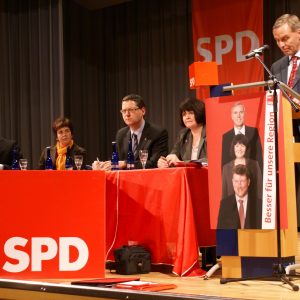 Spritzenkandidat Günter Strelitz am Redepult