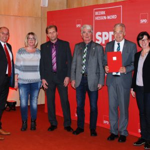 v. li. Bezirksvorsitzender Manfred Schaub, Jennifer Heil, Markus Föller, Winfried Möller, Vereinsvorsitzender Lothar Jünemann und Europaabgeordnete Martina Werner